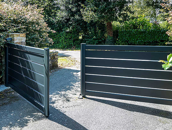 Fabrication et pose de portails ajourés Design en aluminium sur mesure à Elancourt - La Fermeture Parisienne - Yvelines