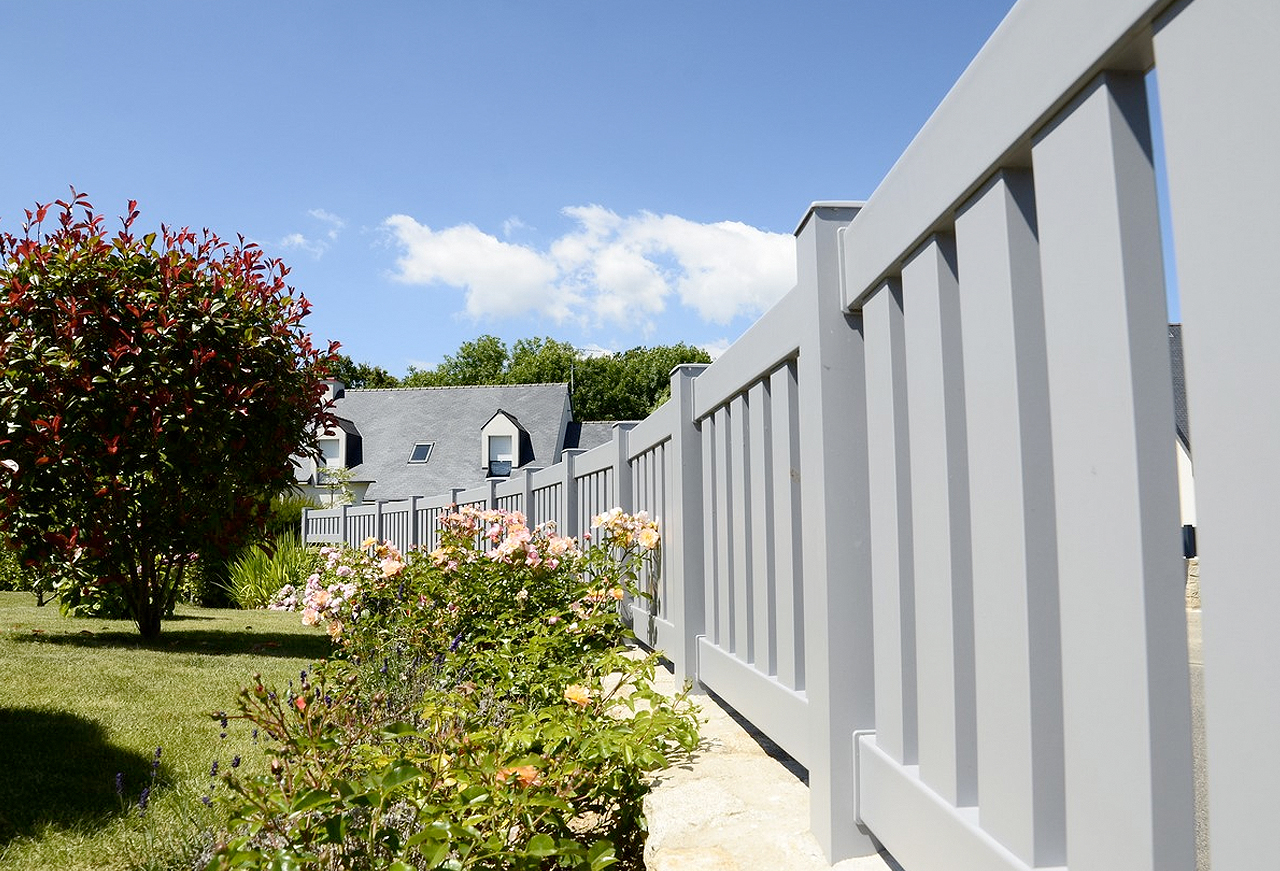 Fabrication et pose de portails et clôtures traditionnels en aluminium sur mesure à Fontenay-le-fleury - La Fermeture Parisienne - Yvelines