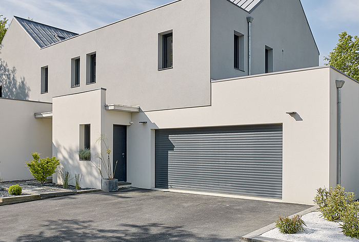Pose de portes de garage sur mesure en aluminium  - La Fermeture Parisienne - Yvelines